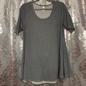 Lularoe perfect tee MEDIUM
